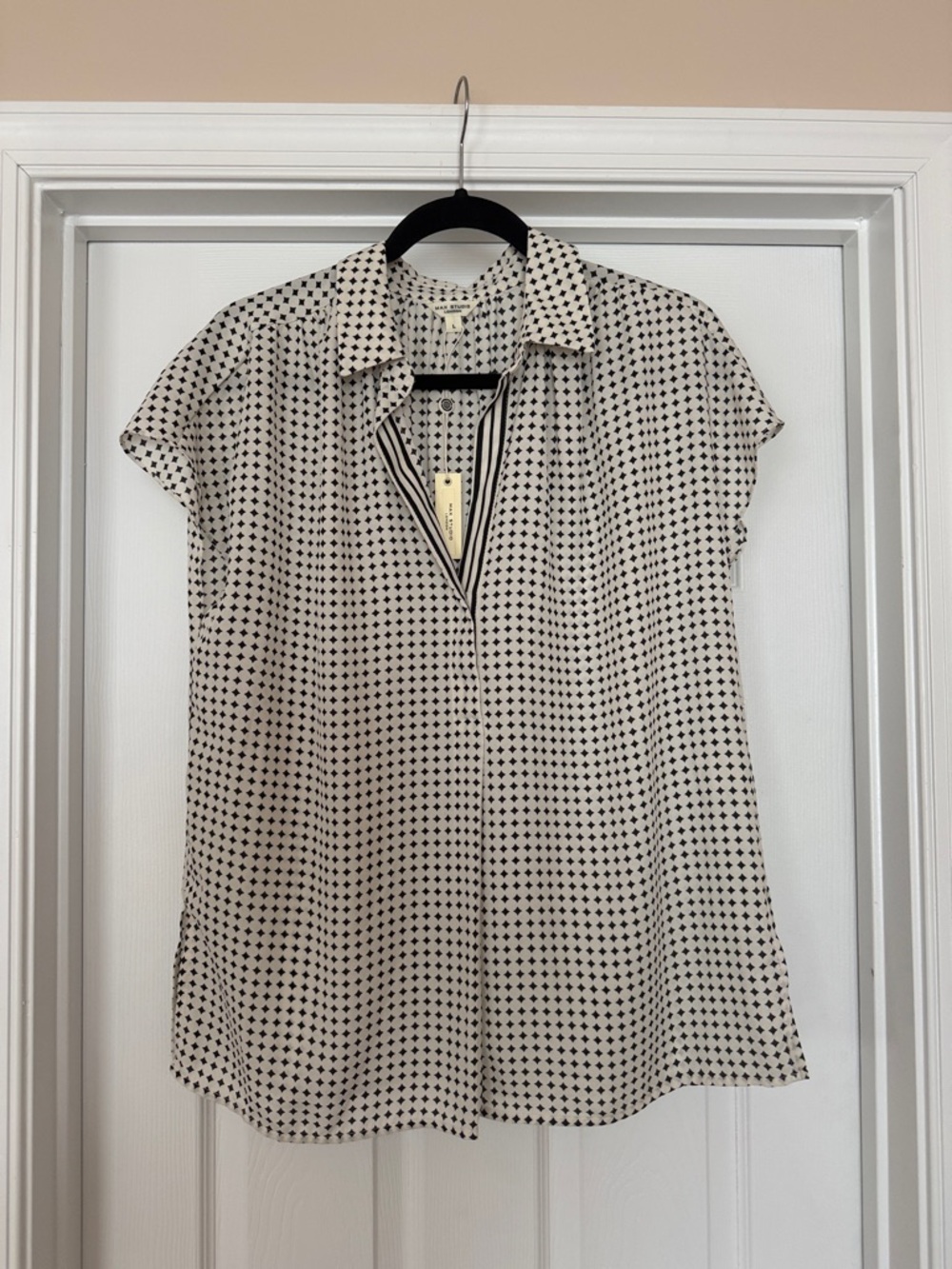 NWT Ivory and black Max Studio short sleeve blouse